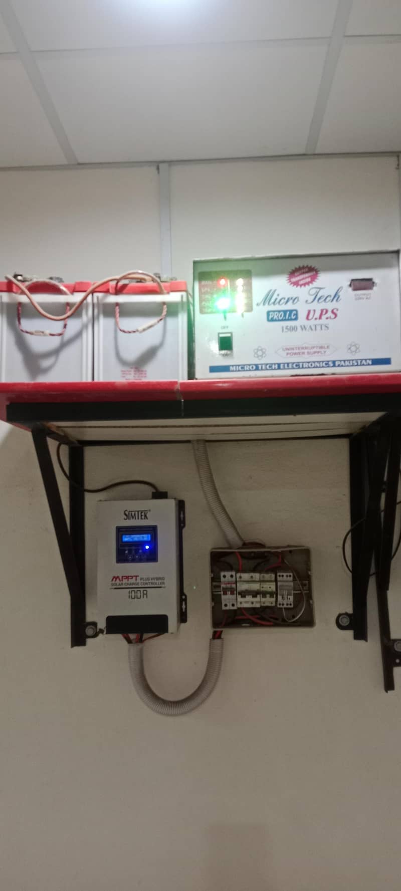 Simtek 100 amp charge controller 1