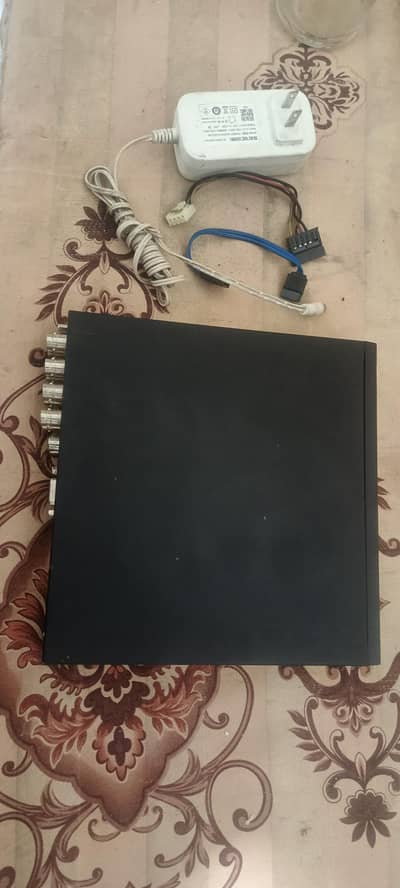 DVR 8 camera good condition 10 by 10