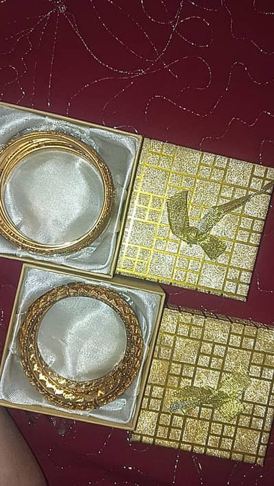 Gold colour bangle's and kara