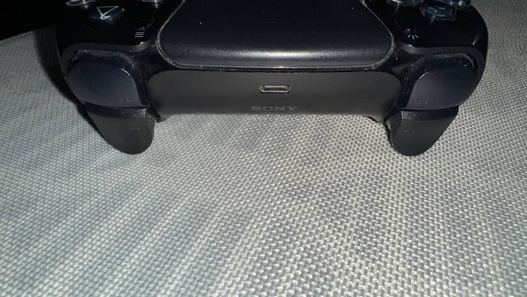 PS5 Controller 4