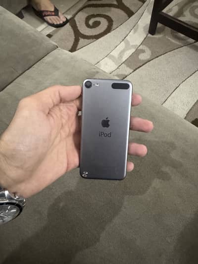 Apple ipod 5th gen 32 gb 10/10