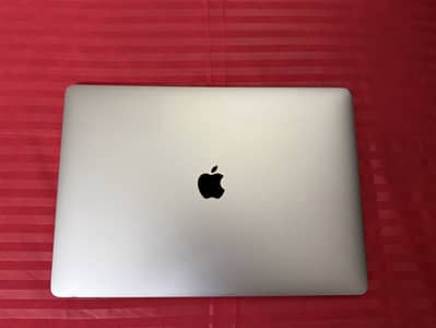 MACBOOK PRO 2017–15.5 Inch 4k Display