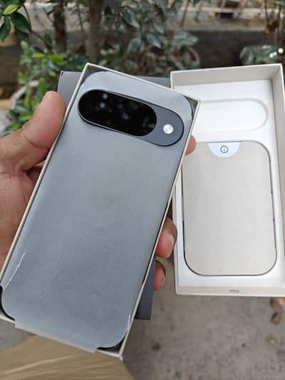 Pixel 10 brand new complete box 128gb grey and lemon color available