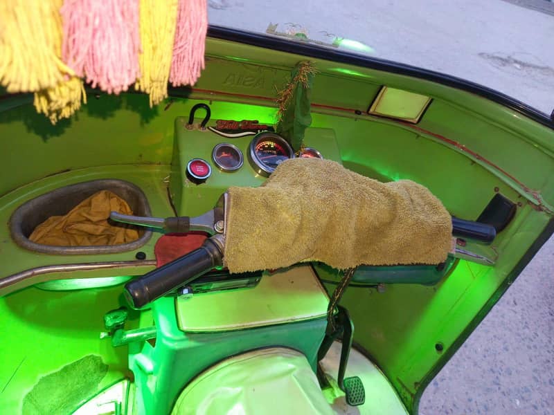 رکشہ 2013 ماڈل فروخت کے لیے – اچھی کنڈیشن 1