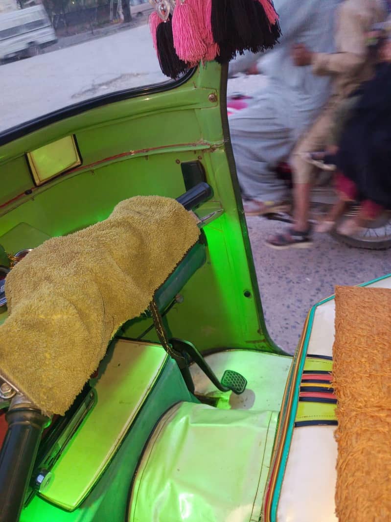 رکشہ 2013 ماڈل فروخت کے لیے – اچھی کنڈیشن 5