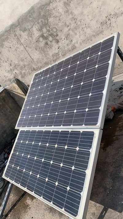 2 solar plates with stand available