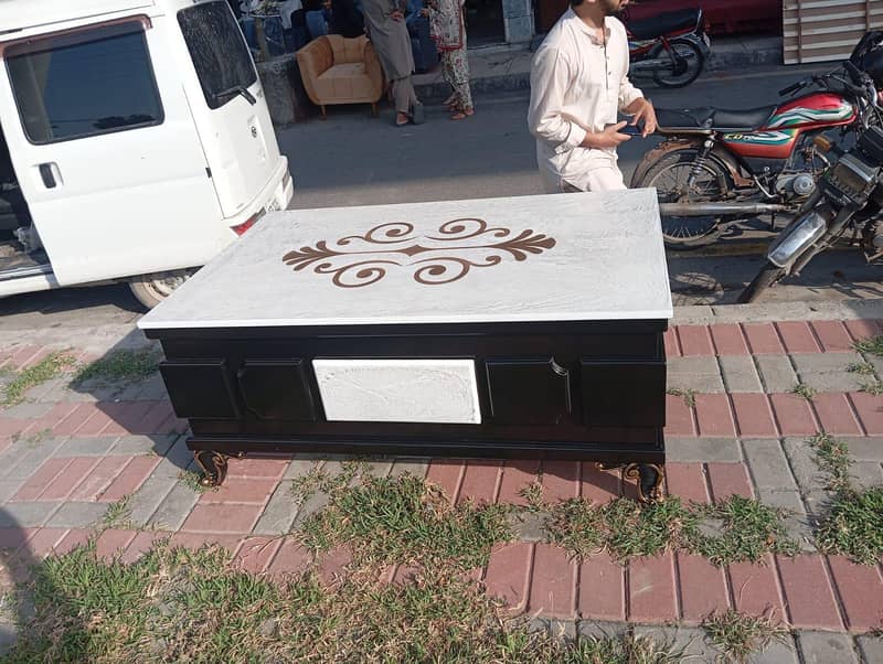 Center Table / Dinning Table 0