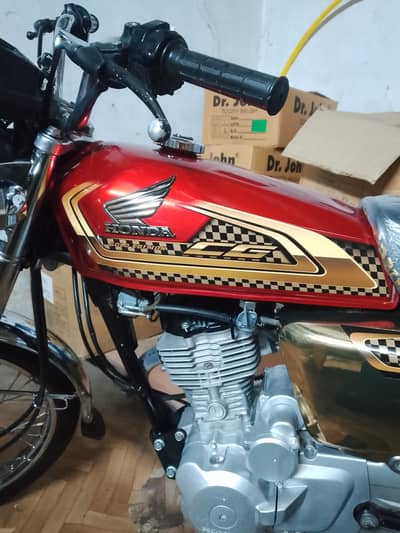 Honda 125 gold edition karachi number excellent and original condition