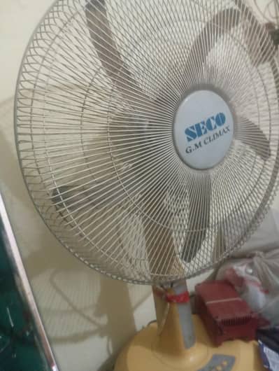 03040429079 Fan12V battery ya solar b Chala sakte hain supply b on hai