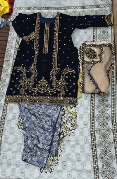 Luxury Velvet, Net & Silk Pakistani Dresses | Maxis Beautiful Clothes