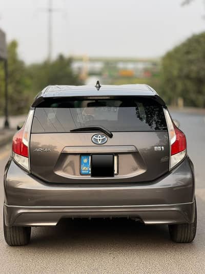 Toyota Prius 2017 neat & clean