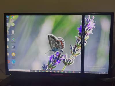 Changhong Ruba 32” LED TV (Model: LED32C2700). (0-3-4-7-5-0-5-4-2-7-6)