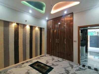 Gorgeous 10 Marla Upper Portion For rent Available In Gulshan-e-Ravi - Block B