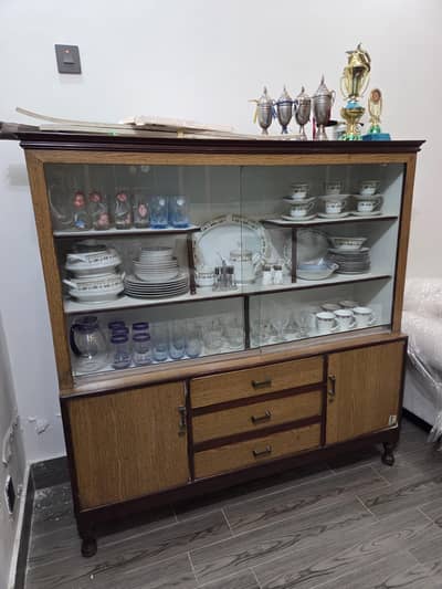 Showcase in very good condition