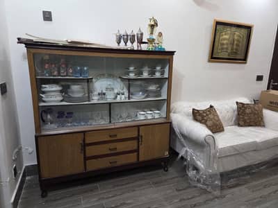 Showcase in very good condition