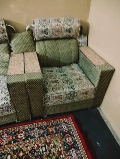 5 seater wooden new condition
