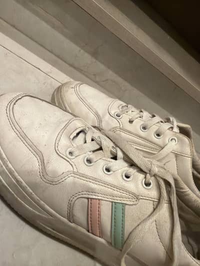 Good condition sneakers