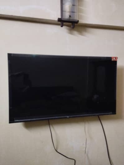 TCL S5400 40 inch led new h use he nae ki bs lagi hui h