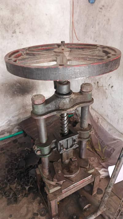hand moulding machine . . . . . . .