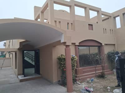 10 MARLA ELEGANT AND FULLY MAINTAINED SUPER HOT LOCATED BUNGALOW IS AVAILABLE IN THE BEST BLOCK OF EDEN AVENUE NEAR DHA LAHORE.