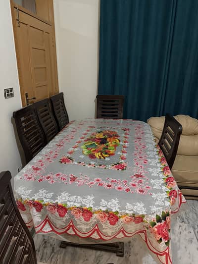 Dinnig table and chairs set