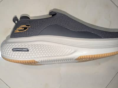 Original Skechers sneakers - Barely Used (Condition 10/10)