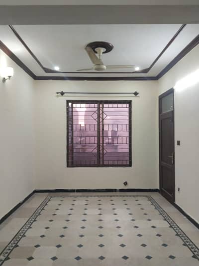 6 Marla first floor availabile for rent