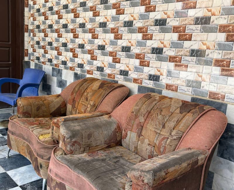 Sofa condition good 1