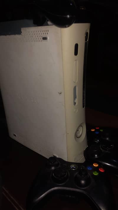 XBOX 360 IN JUST 26000 WITH 3 CONTROLLER'S