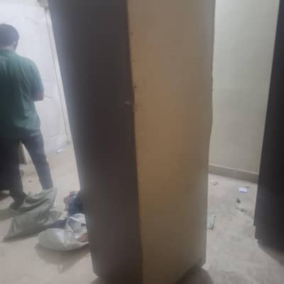 almari three door hai achi confition h