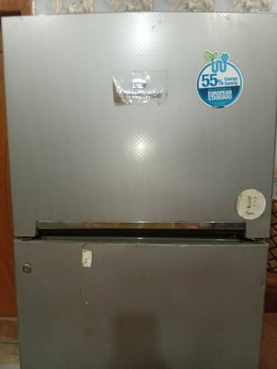 dawlance medium size achi condition me ha