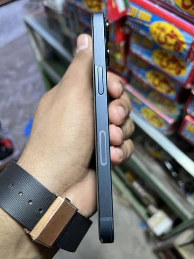 iPhone 13 . . Exchange possible iphone 13 pro max yah 14 pro max