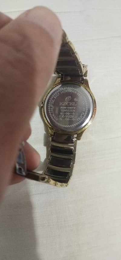 four waches branded all new condishn sasti de rha sab pics chek kr lo