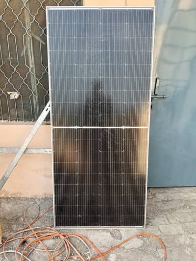 one solar plate with 4mm wire