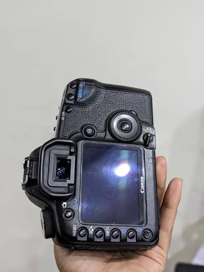  Canon EOS 5D Mark II – Full Frame DSLR (Body Only)