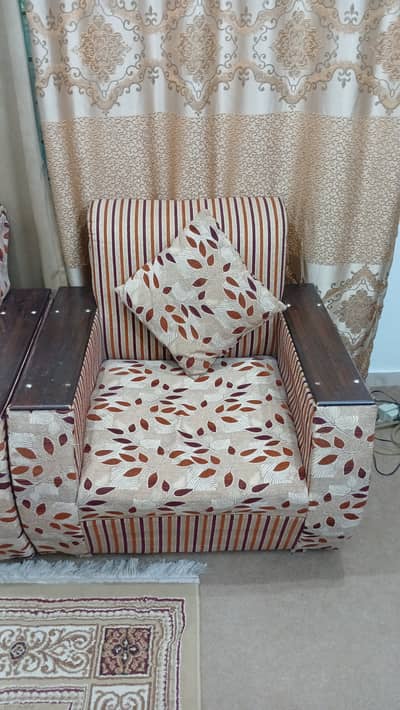 5 seater Sofa set in excelent condition