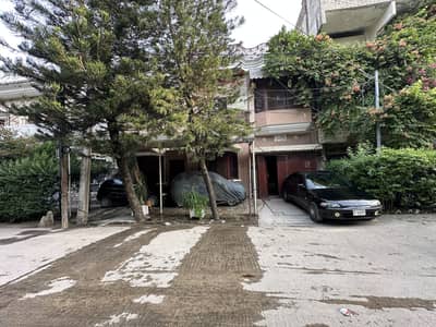 Single and sharing rooms available in Rawalpindi girls hostel