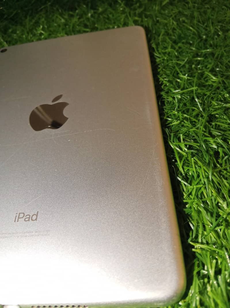 ipad mini 5 (64) GB 6