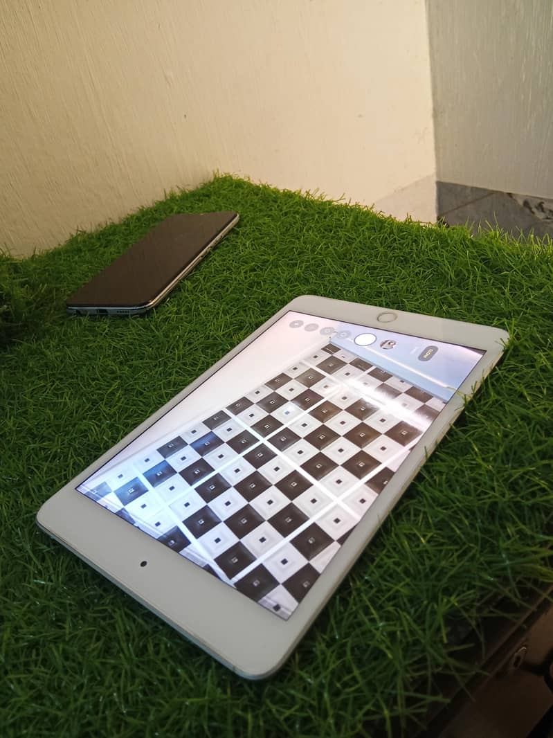 ipad mini 5 (64) GB 8