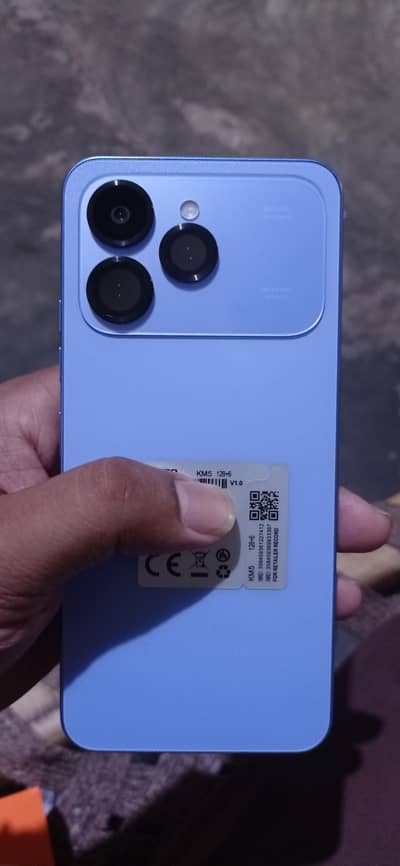 tecno spark 40 10 month SE upar warranty hy complete box