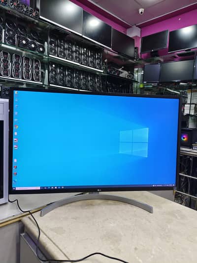 LG 32" HDR 4K LED Monitor - Type C, HDMI, DP