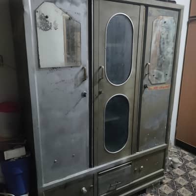 Irom almera he condition samne he baki interested bande contect karien