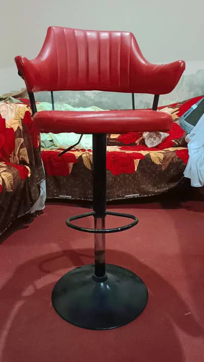 Good condition gomny wali oper nichy hony wali chair 03061423503