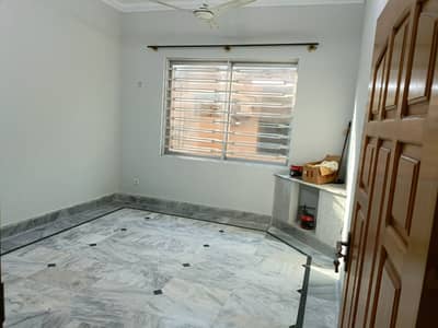 VIP UPPER PORTION 2 Master Bedroom Gas Available This House ( ideal location This House)