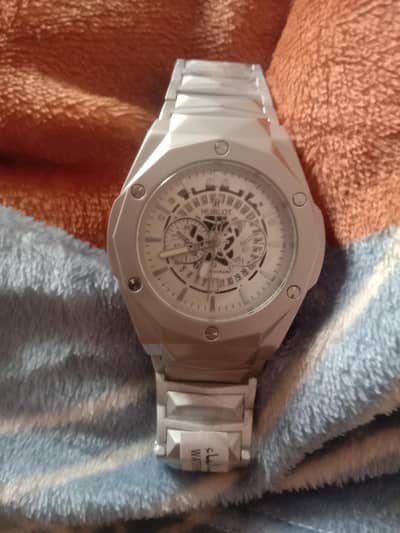 origonal hublot ki watch ha with water proof havi waight ka sath