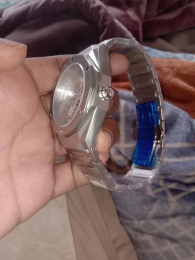 origonal hublot ki watch ha with water proof havi waight ka sath