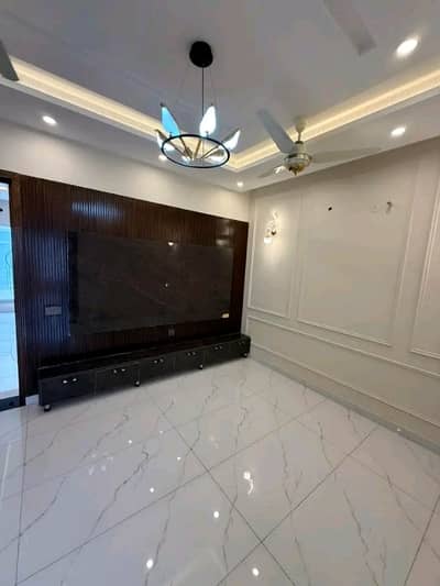 HOUSE FOR RENT AVAILABLE with Gas