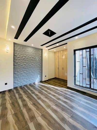 BEAUTIFUL UPPER PORTION FOR RENT AVAILABLE WITH GAS