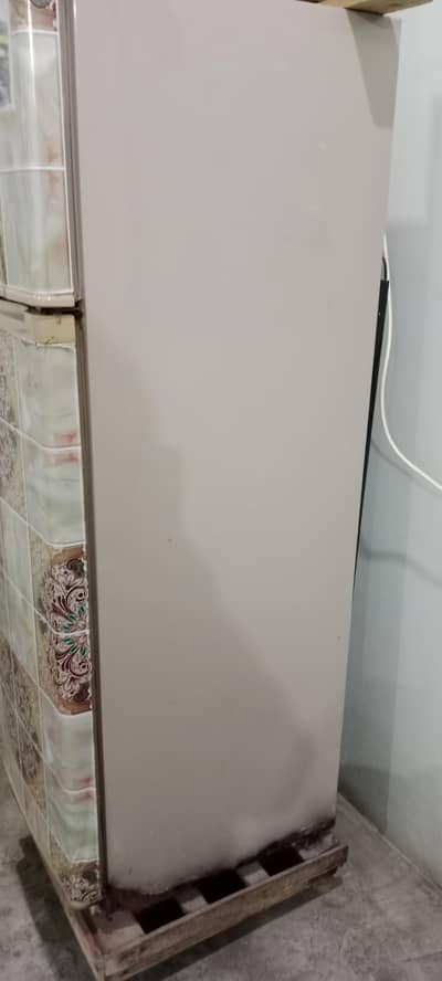 Dawlance medium size refrigerator 9166 model
