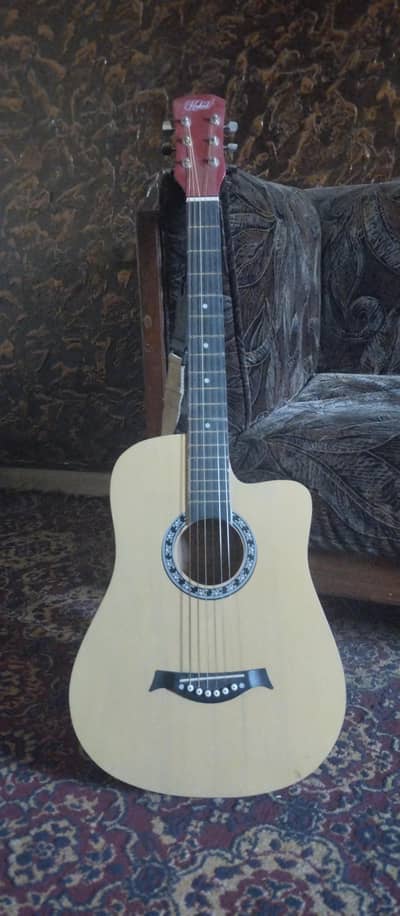 Like-new guitar in excellent condition